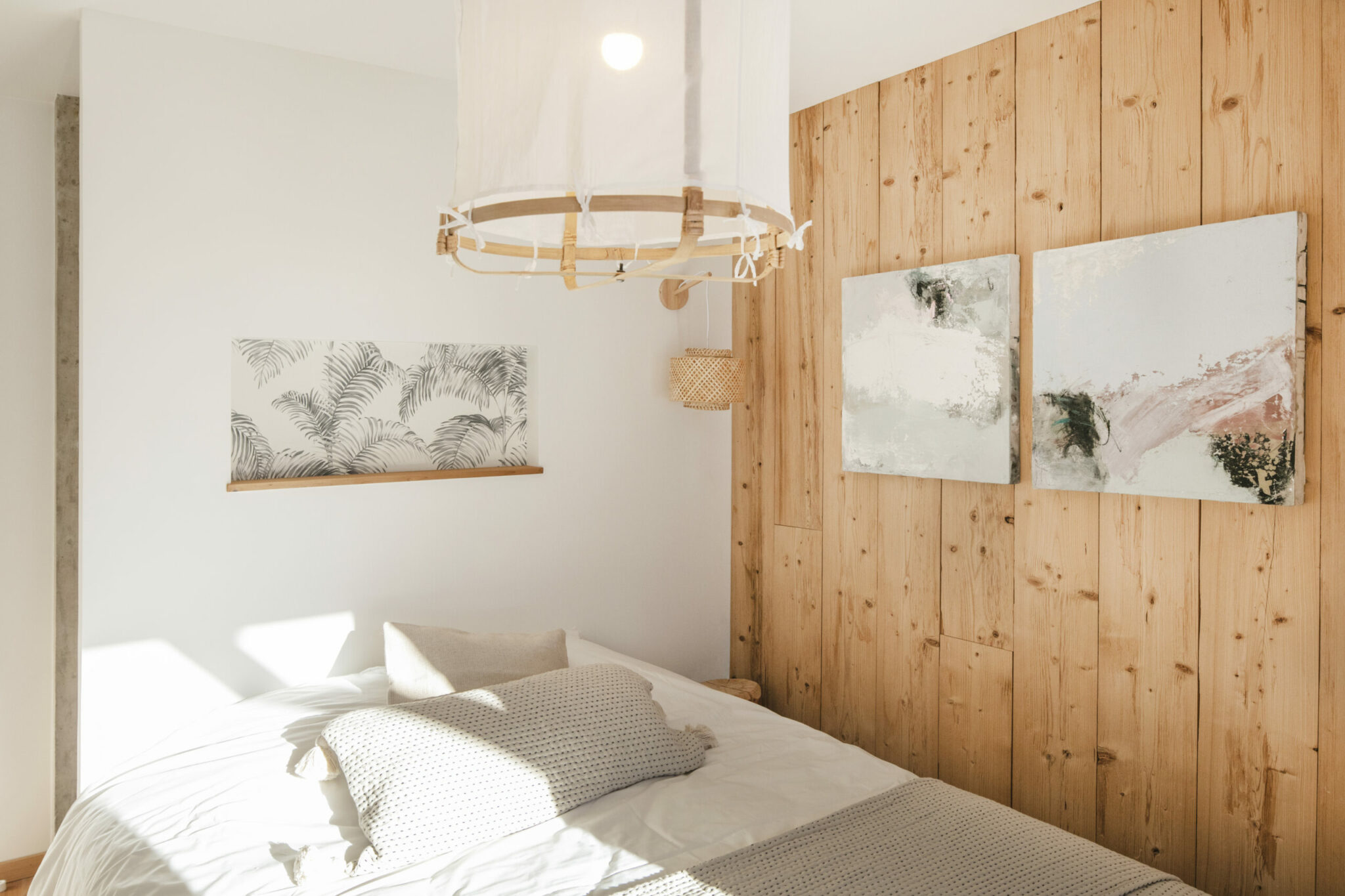 Portant à Vêtements En Hêtre Naturel - Valet De Chambre Sur Roulettes Avec Barre Antidérapante, 105 Cm
